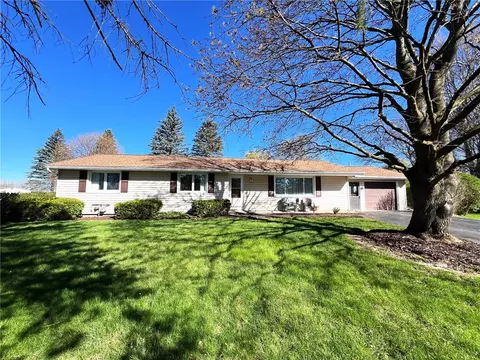 7 Girard Cir, Chili, NY 14624