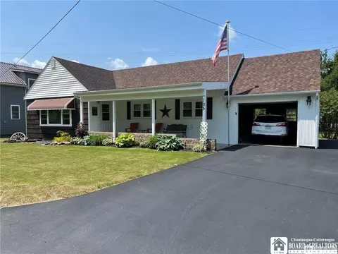 Exterior - 105 Main St, Eldred, PA 16731 photo 2 of 6