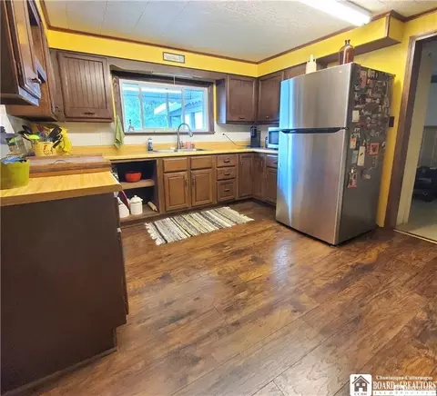 Kitchen - 105 Main St, Eldred, PA 16731 photo 2 of 3