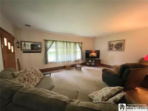 Living - 105 Main St, Eldred, PA 16731 photo 3 of 4