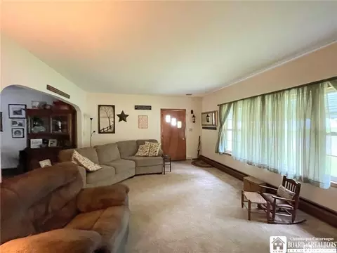 Living - 105 Main St, Eldred, PA 16731 photo 2 of 4