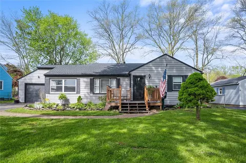 89 Morncrest Dr, Gates, NY 14624