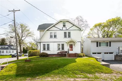4 Orenda Dr, Irondequoit, NY 14622 photo 2