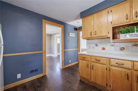 75 Peart Ave, Irondequoit, NY 14622 photo 10