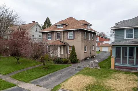 33 Jackson St, Lyons, NY 14489 photo 2