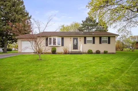 32 Larchbriar Dr, Greece, NY 14616