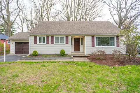 109 Arlidge Dr, Greece, NY 14616