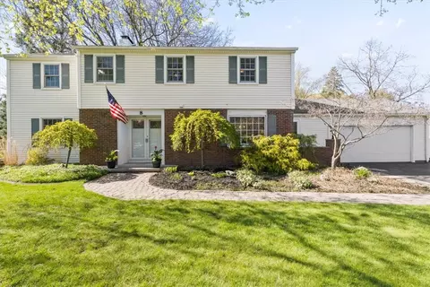 8 Cranston Rd, Pittsford, NY 14534