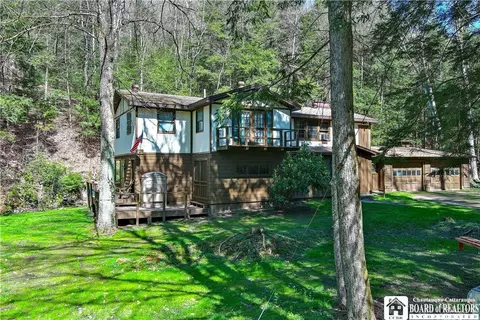 2549 Ten Mile Rd, Carrollton, NY 14706