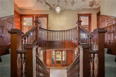 Entry Way - 616 E Main St, Cobleskill, NY 12043 photo 4 of 8