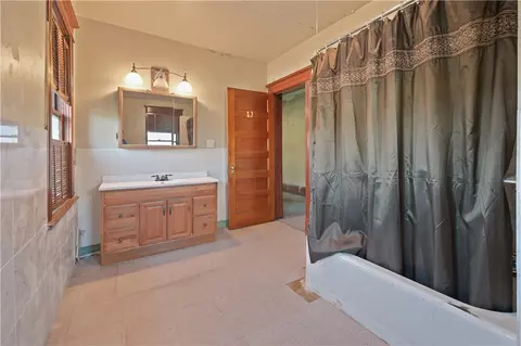 Bath - 616 E Main St, Cobleskill, NY 12043 photo 2 of 3