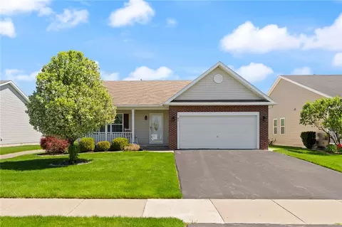 42 Falkirk Pl, Greece, NY 14612