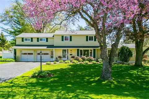 74 Hillcrest Dr, Penfield, NY 14526