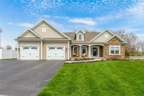 28 Rothbury Cir, Victor, NY 14564