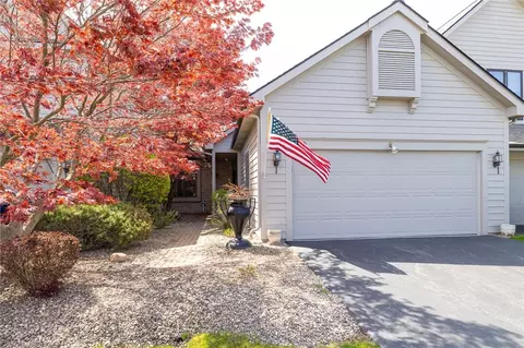 40 Wood Run Cmns, Greece, NY 14612