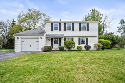 29 Arlington Cir, Canandaigua, NY 14424