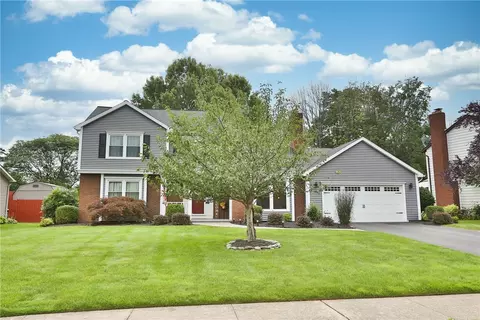 40 Brandon Cir, Greece, NY 14612