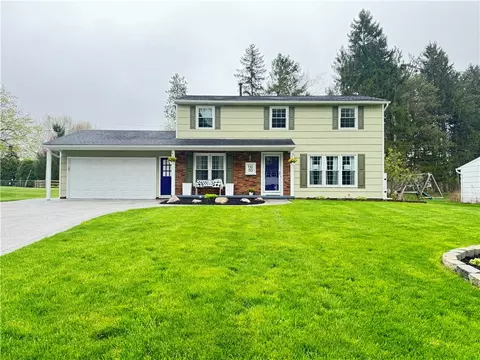 50 Lambeth Loop, Perinton, NY 14450