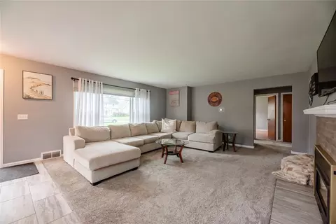284 Pine Grove Ave, Irondequoit, NY 14617 photo 4