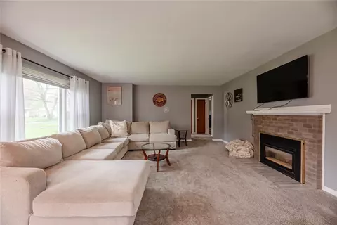 284 Pine Grove Ave, Irondequoit, NY 14617 photo 3