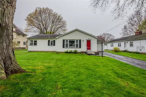 284 Pine Grove Ave, Irondequoit, NY 14617