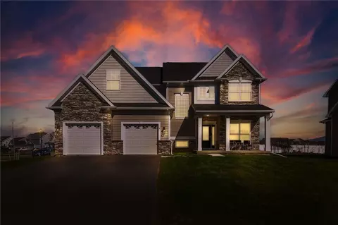4 Glastonbury Cir, West Henrietta, NY 14586