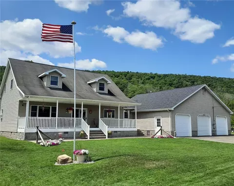 620 W Cottage Ln, Deruyter, NY 13052