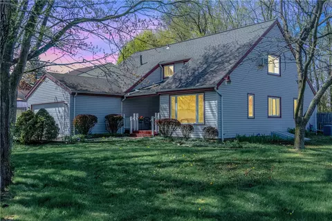 4 Live Oak Ct, Penfield, NY 14526