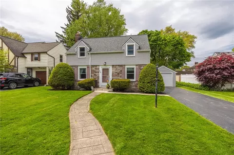 35 Hollymount Rd, Irondequoit, NY 14617