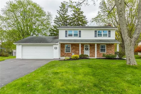 130 Kenwick Dr, Rochester, NY 14623