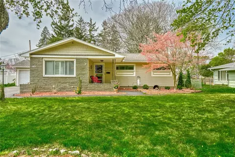 145 Willowcrest Dr, Rochester, NY 14618