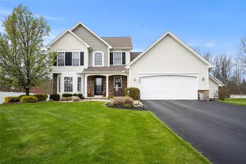200 Bronze Leaf Trl, Greece, NY 14612