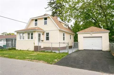 26 Cross St, Irondequoit, NY 14609