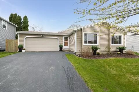 114 Pebbleview Dr, Greece, NY 14612
