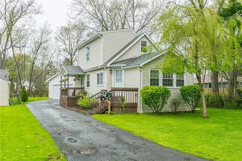 27 Burben Way, Gates, NY 14624