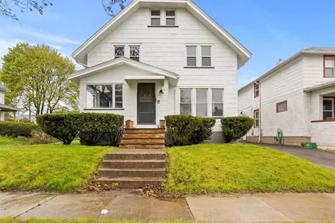 86 Spencer Rd, Irondequoit, NY 14609