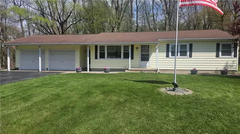84 Orchard Hills Dr, Parma, NY 14559