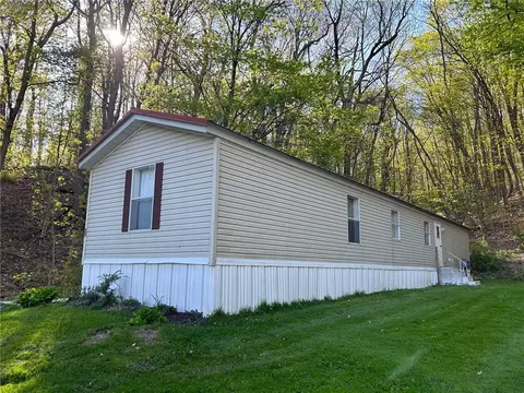 11 Crooked Lake Ln, Jerusalem, NY 14527