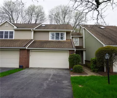9 Montpelier Cir, Rochester, NY 14618