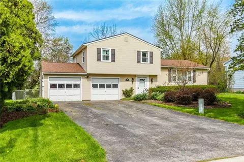 71 Sperry Dr, Henrietta, NY 14467