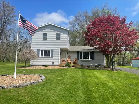 54 Stark St, Waterloo, NY 13165