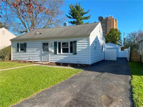 35 Cimarron Dr, Rochester, NY 14620