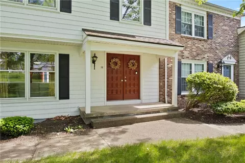 14 New Wickham Dr, Penfield, NY 14526