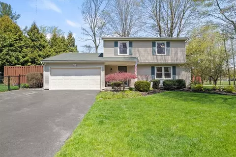 2 Todd Ln, Penfield, NY 14526
