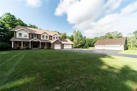 7293 Selden Rd, Le Roy, NY 14482