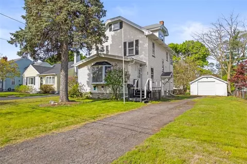 89 Doris Rd, Irondequoit, NY 14622
