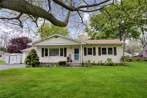 27 Idlewood Dr, Sweden, NY 14420