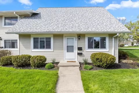 577 Eastbrooke Ln, Rochester, NY 14618