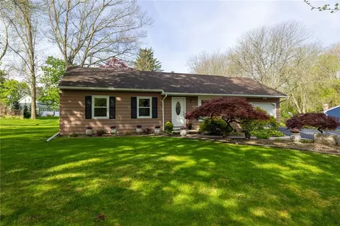 62 Brooktree Dr, Perinton, NY 14526