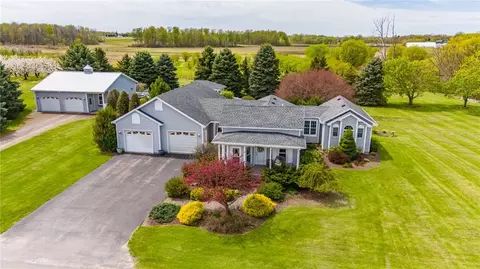 6071 Ridge Chapel Rd, Williamson, NY 14589